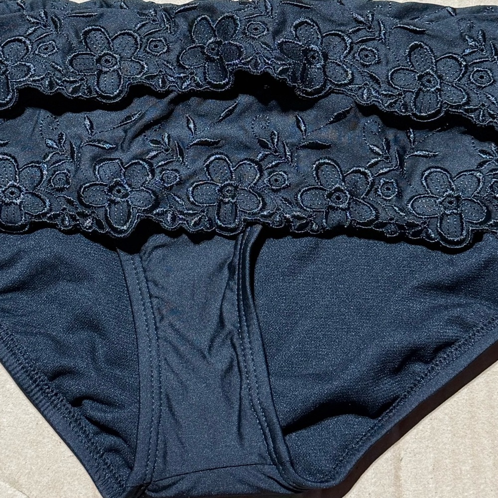 Women’s Perry Ellis Large Black Floral Trim Swim Bikini Bottom NWT - Picture 2 of 2